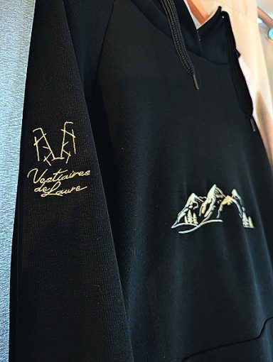 Sweat à capuche bi-ton - détail Sweat à capuche bi-ton